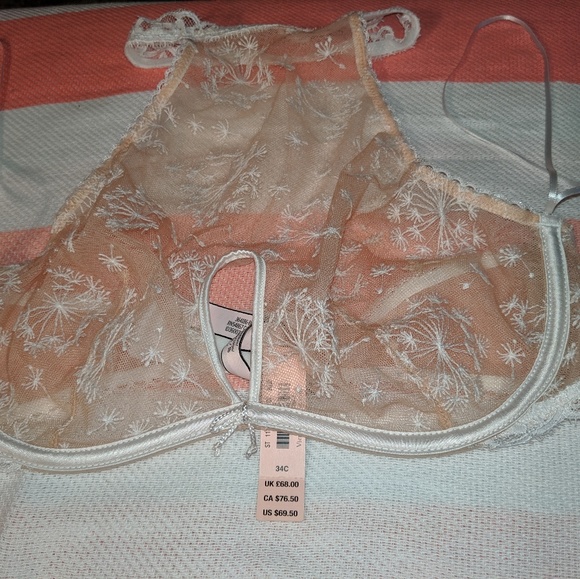 New with tags Victoria secrets bra 34C - Picture 2 of 2